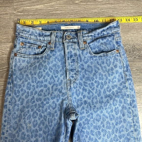Levi’s High Rise Animal Print Wedgie Straight Fit Cropped Jeans Blue Sz 25 - Picture 10 of 16